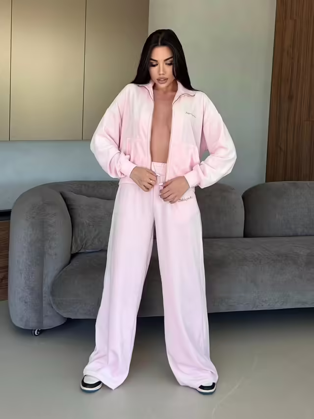 Велюровые женские костюмы