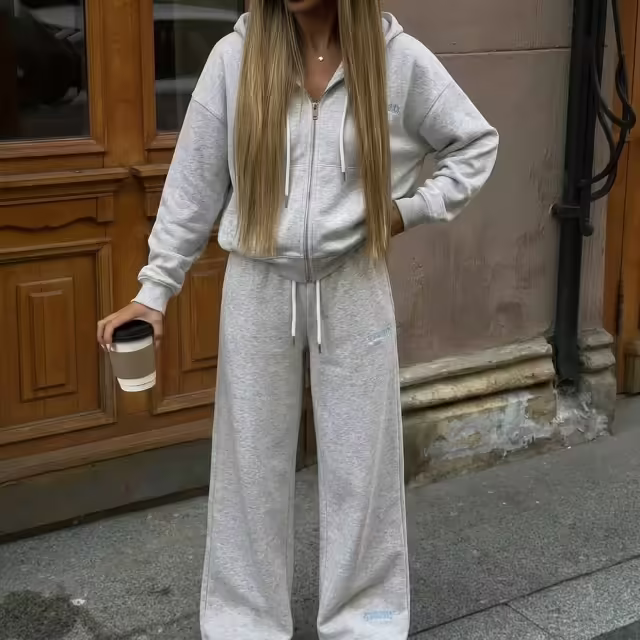 Уютные спортивные женские костюмы