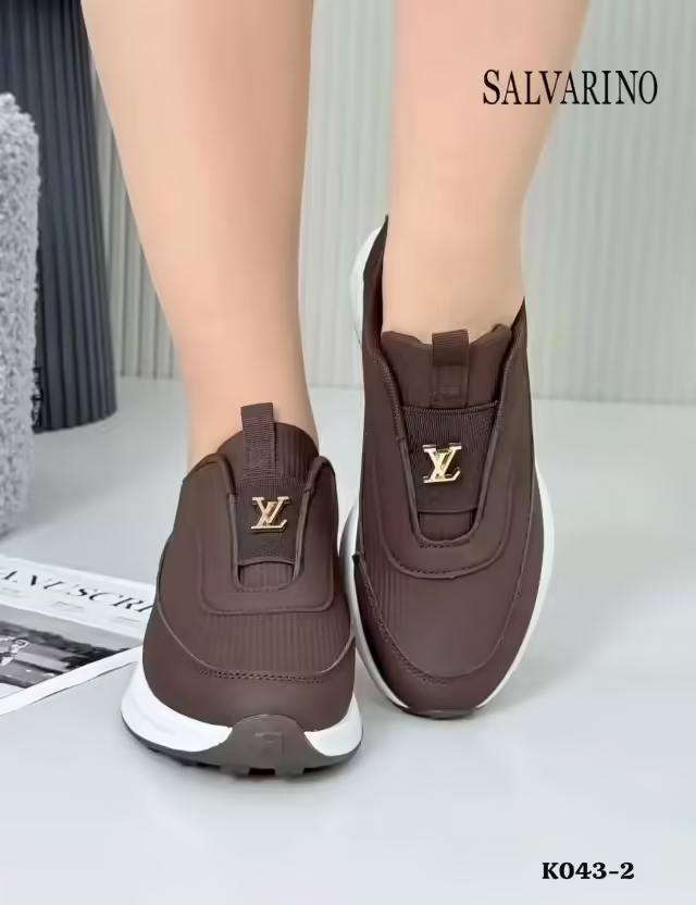 Женские кроссовки
