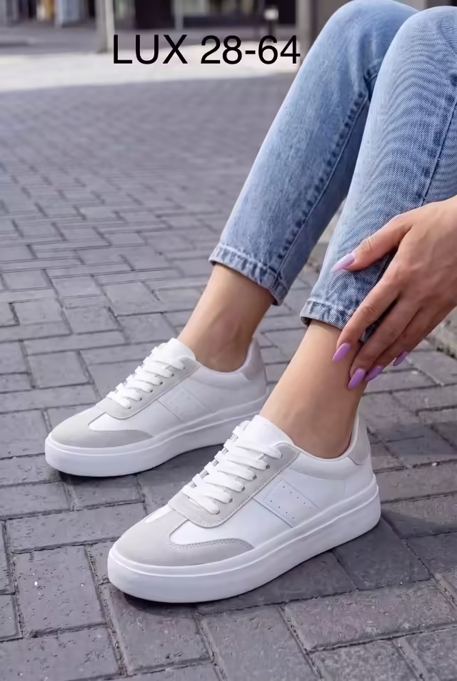 Женские кроссовки