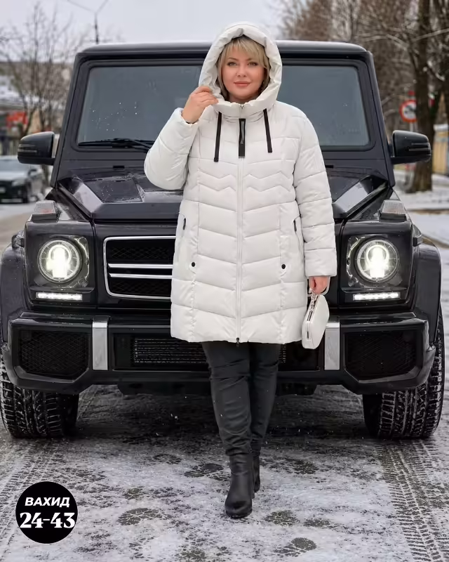 Современные комфортные отличные зимние стильные женские куртки с капюшоном. фото 2