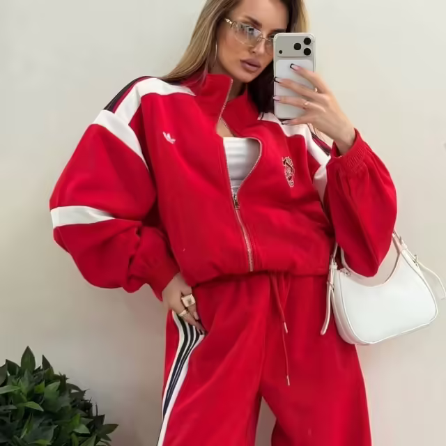 Спортивные женские костюмы. фото 3