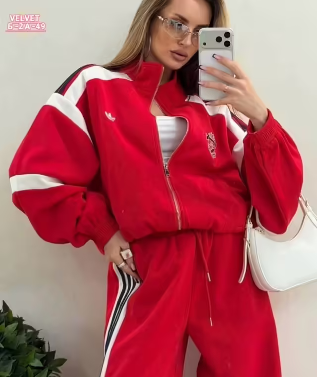 Спортивные женские костюмы