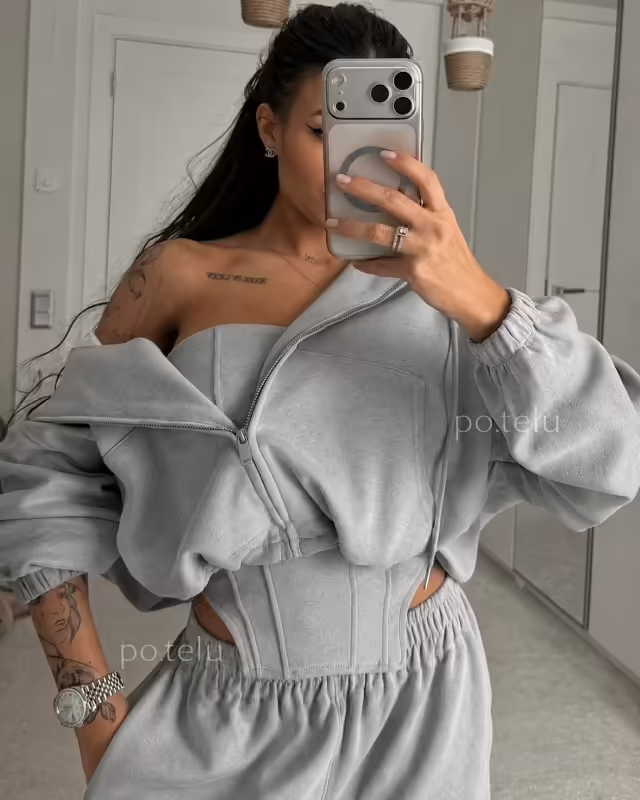 Стильные женские костюмы тройки на молнии
