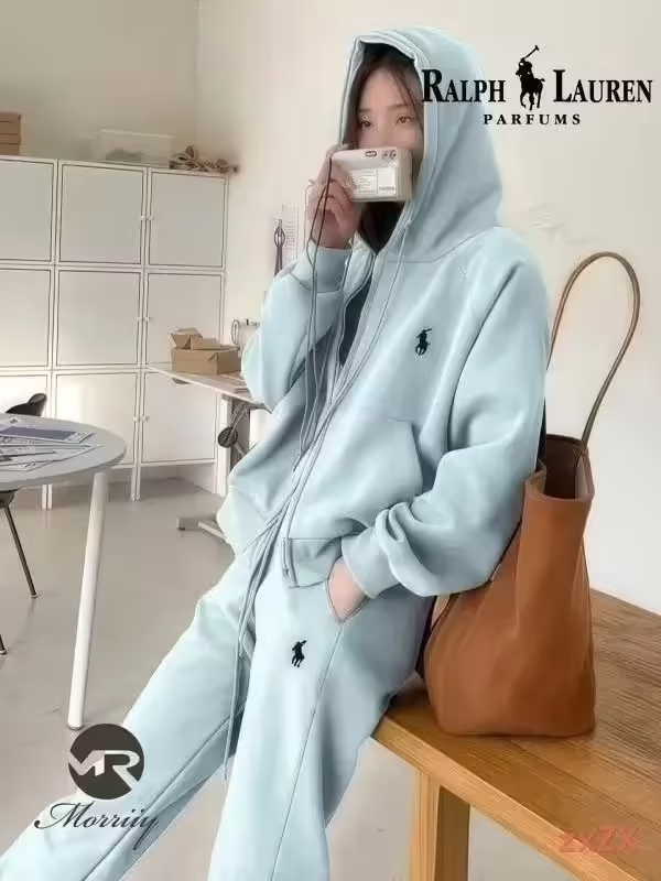 Спортивные женские костюмы. фото 2
