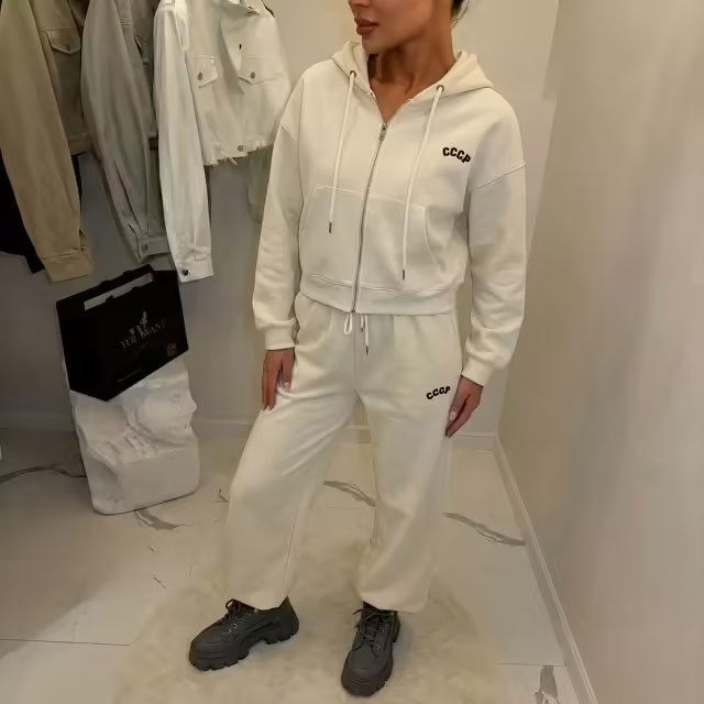 Уютные спортивные женские костюмы