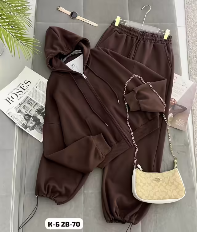 Стильные женские костюмы