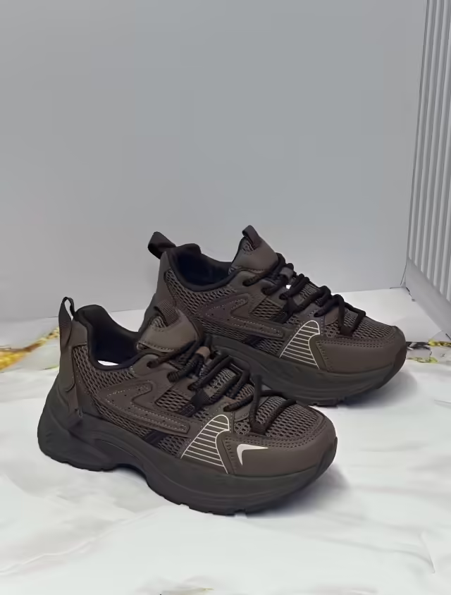Женские кроссовки