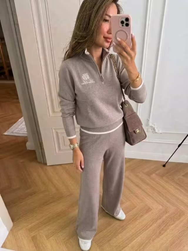 Женские костюмы с замком