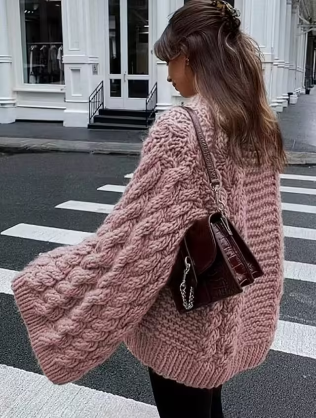 Вязаные женские свитера. фото 3