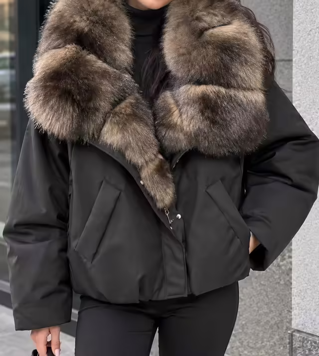 Стильные женские куртки с натуральным мехом. фото 2