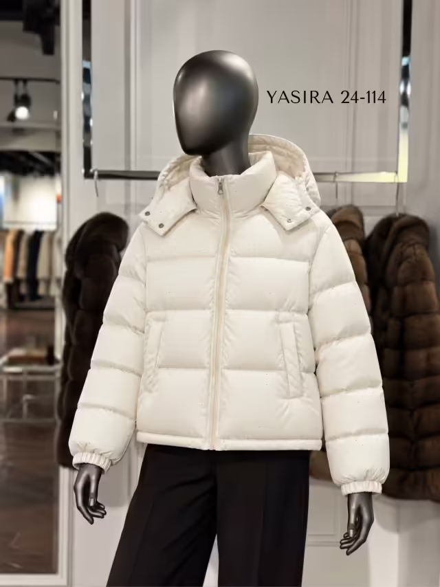 Зимние стильные женские куртки с капюшоном