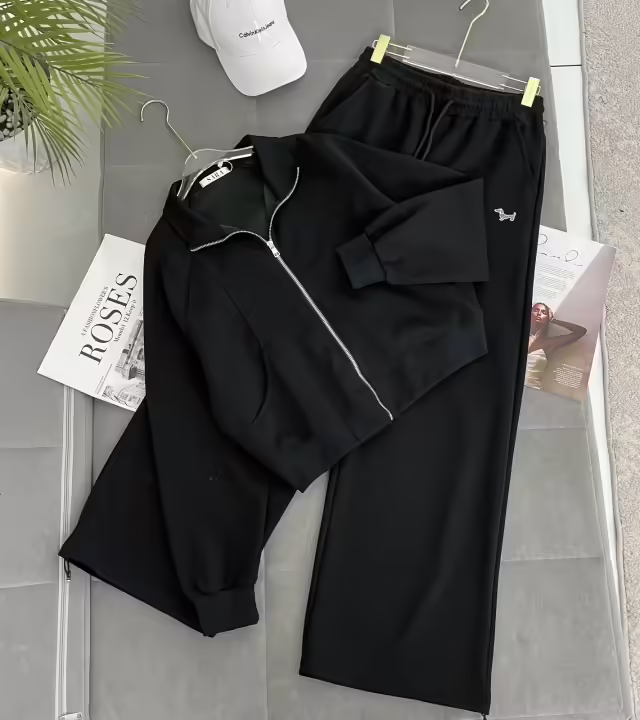 Спортивные удобные женские костюмы