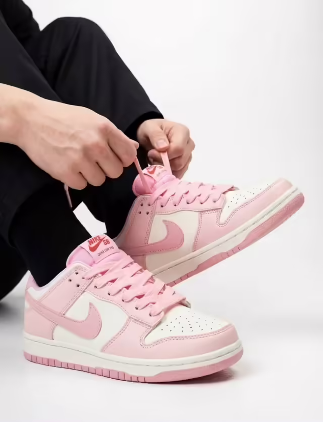 Женские кроссовки