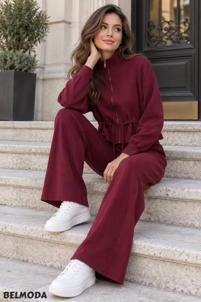 Трендовые женские костюмы