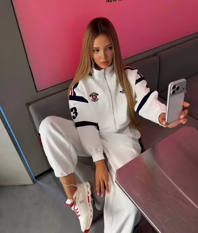 Спортивные женские костюмы