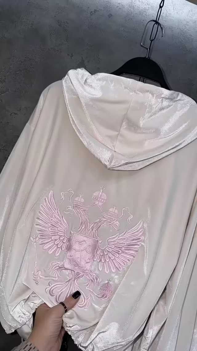Отличные женские костюмы с принтом