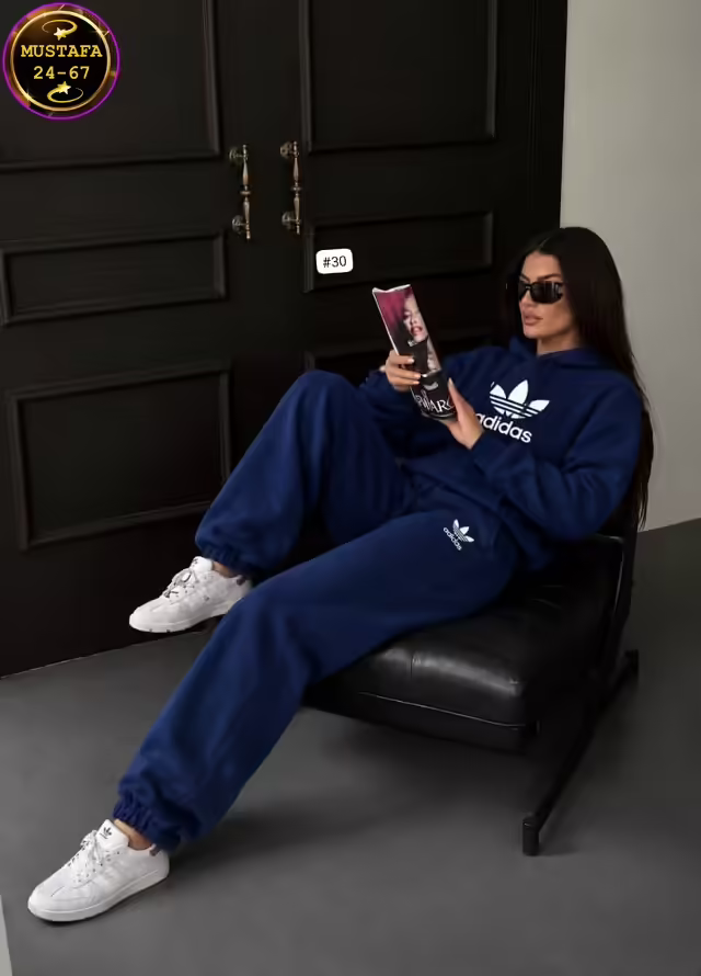 Спортивные женские костюмы