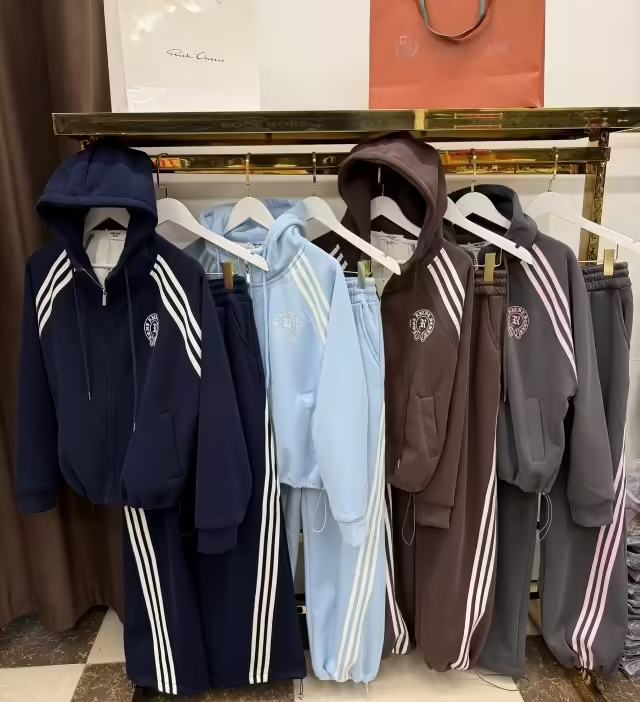 Спортивные женские костюмы