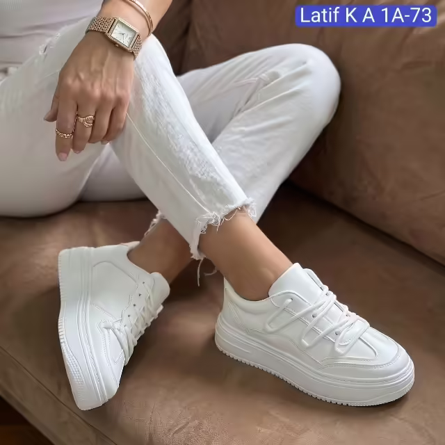 Женские кроссовки