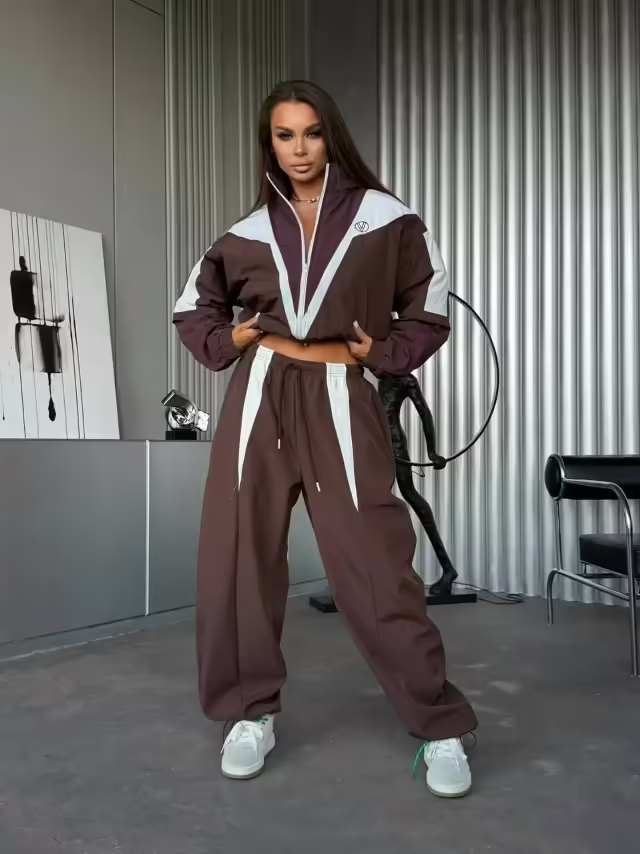 Спортивные женские костюмы