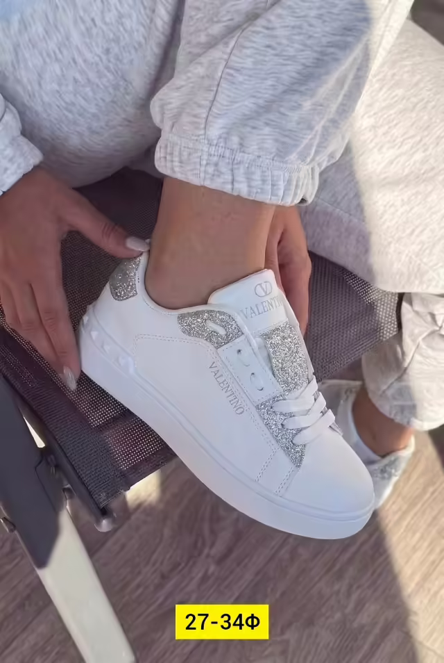 Женские кроссовки