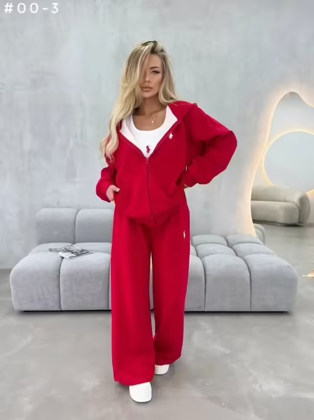 Стильные женские костюмы