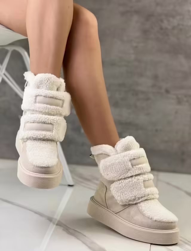 Короткие мягкие тёплые удобные стильные женские угги. фото 2
