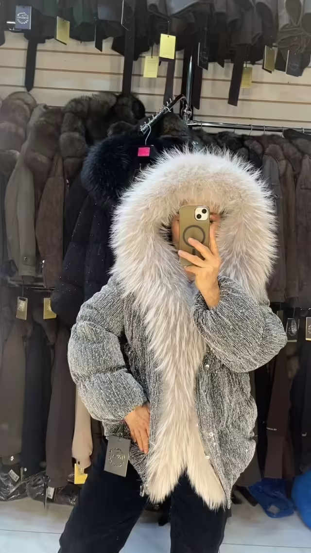 Эксклюзивные женские пуховики со стразами. фото 2
