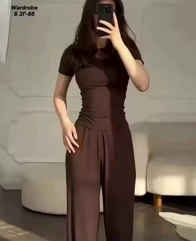 Трендовые женские костюмы
