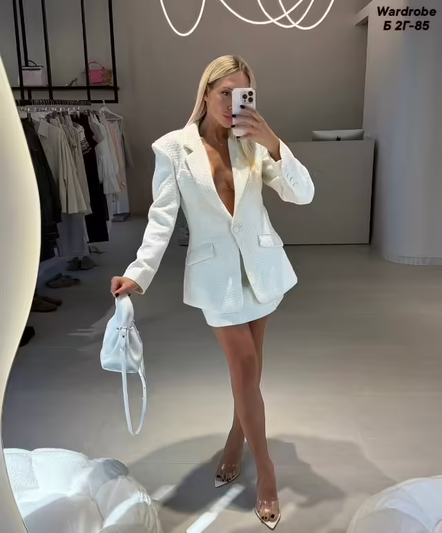Классические элегантные женские костюмы. фото 2