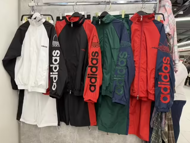 Мембранные спортивные женские костюмы