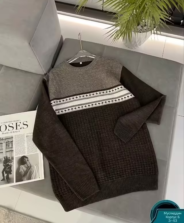 Фабричные вязаные мужские свитера. фото 2