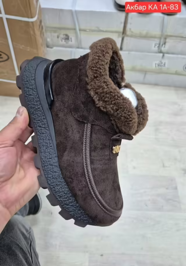 Женские кроссовки