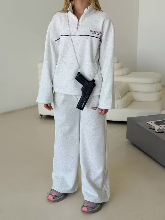 Спортивные женские костюмы