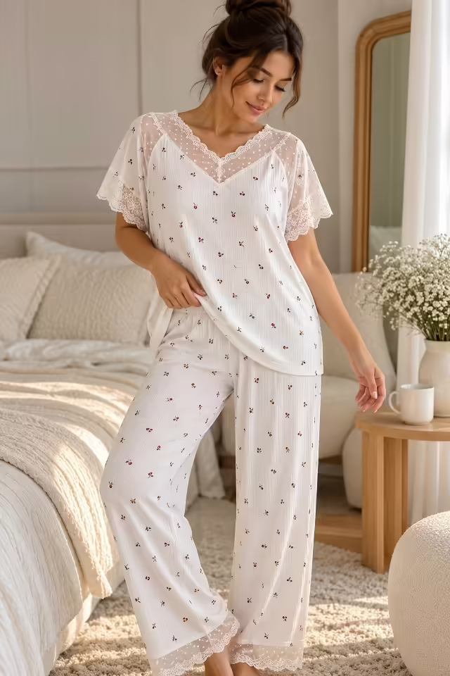 Нежные женские пижамы