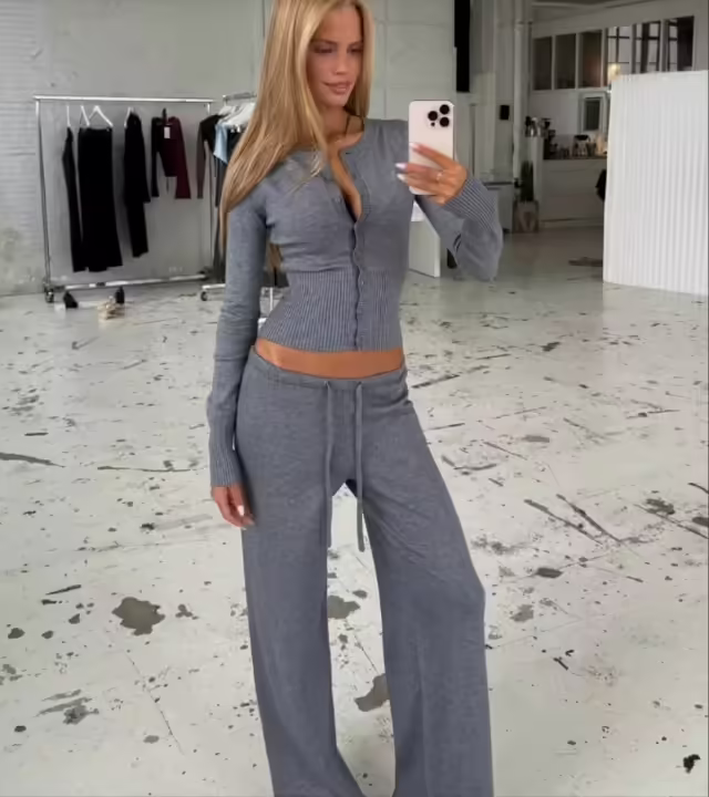 Вязаные стильные женские костюмы на каждый день