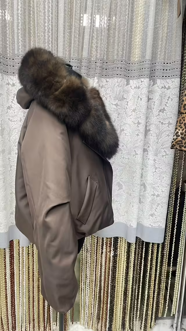Женские пуховики с натуральным мехом. фото 2
