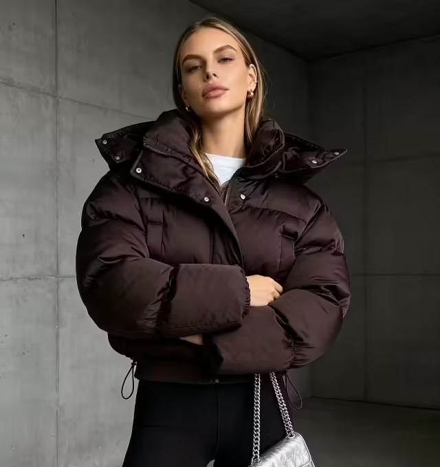 Женские куртки с капюшоном 2026