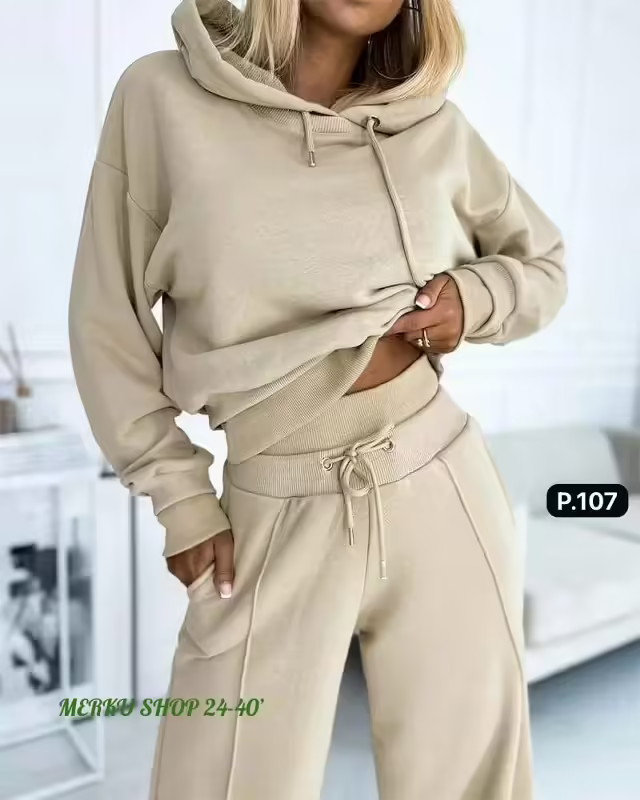 Популярные женские костюмы