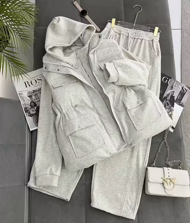 Спортивные женские костюмы