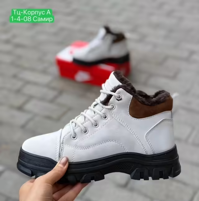 Женские кроссовки