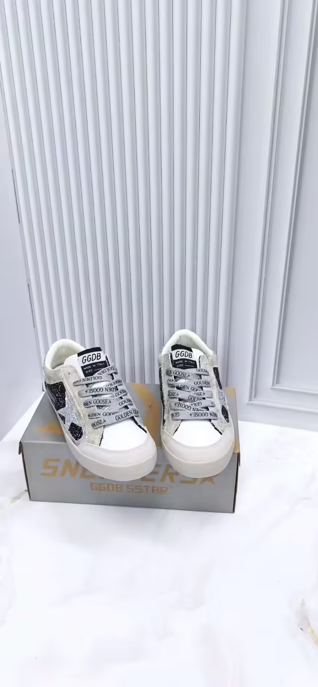 Женские кроссовки