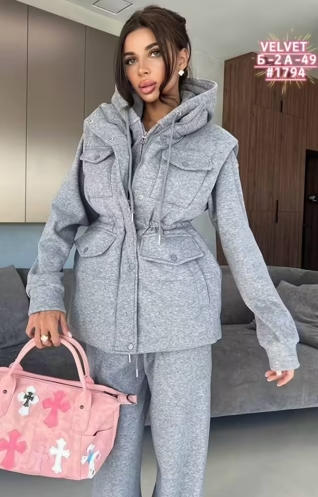 Спортивные женские костюмы