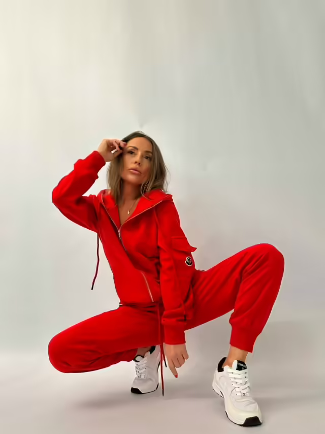 Стильные женские костюмы