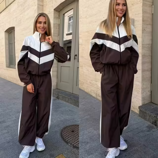 Спортивные удобные женские костюмы на резинке для хранения