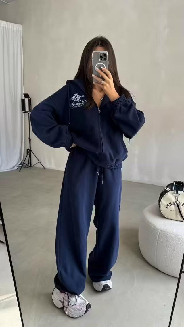 Спортивные женские костюмы