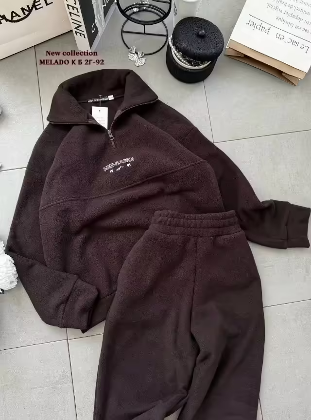 Двусторонние модные женские костюмы двойки. фото 3