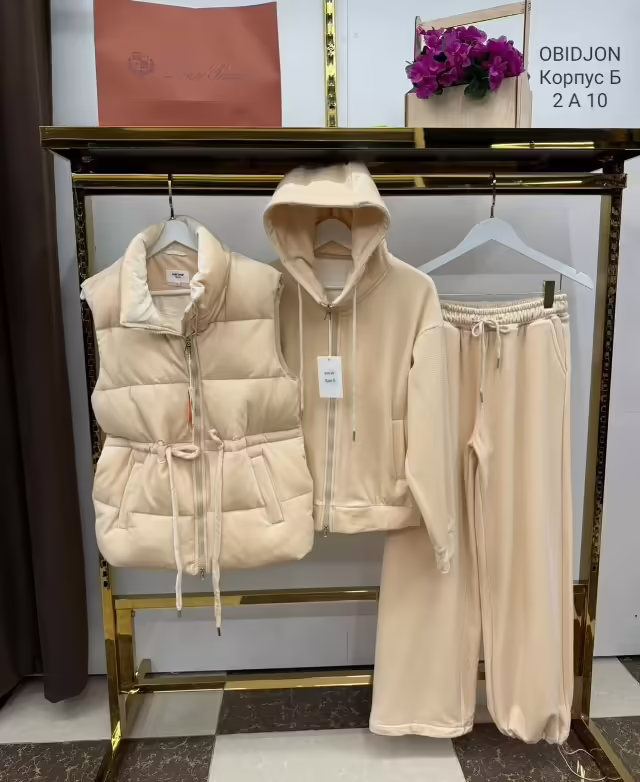 Спортивные женские костюмы