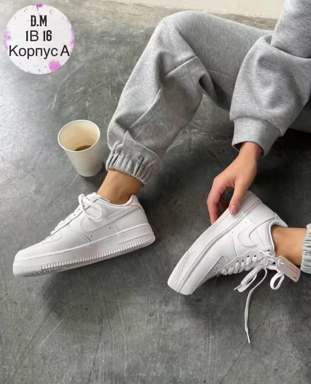 Женские кроссовки